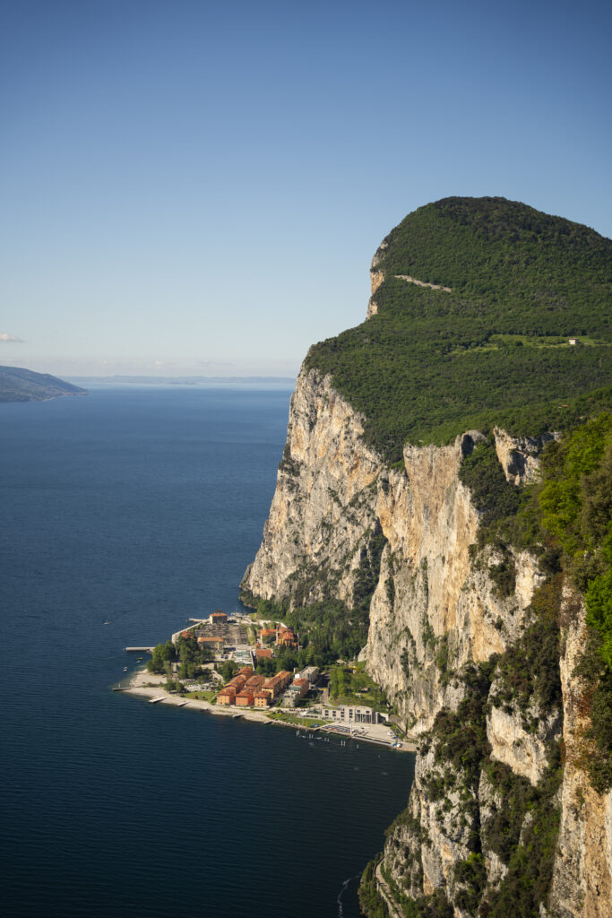 Campione del Garda, frazione di Tremosine direttamente affacciata sul Lago di Garda